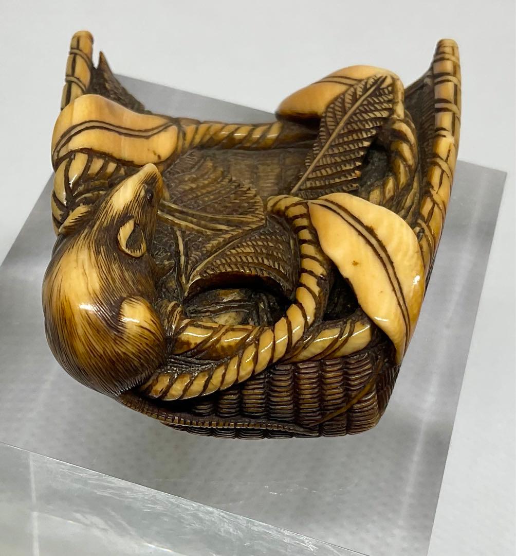 手箕に鼠根付　精密細工