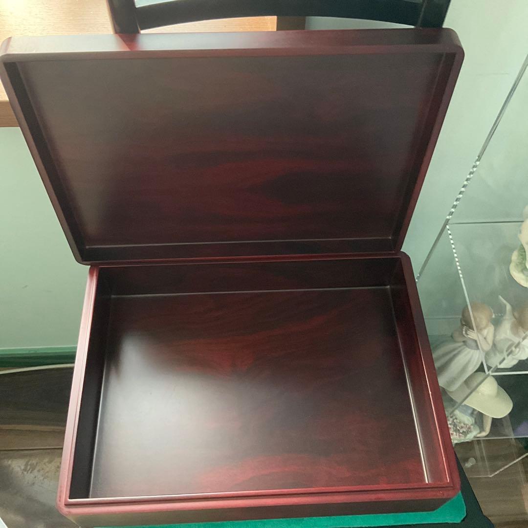 重厚で大変趣の御座います整理箱です。