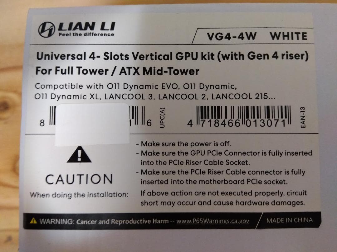 グラフィックボード・グラボ・ビデオカード LianLi Universal 4Slots Vertical GPU kit