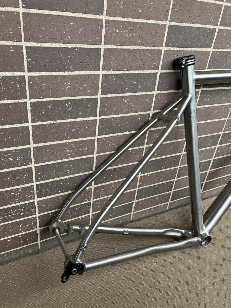 【直接取引限定】チタンフレーム グラベルバイク フラットバー サイズ52