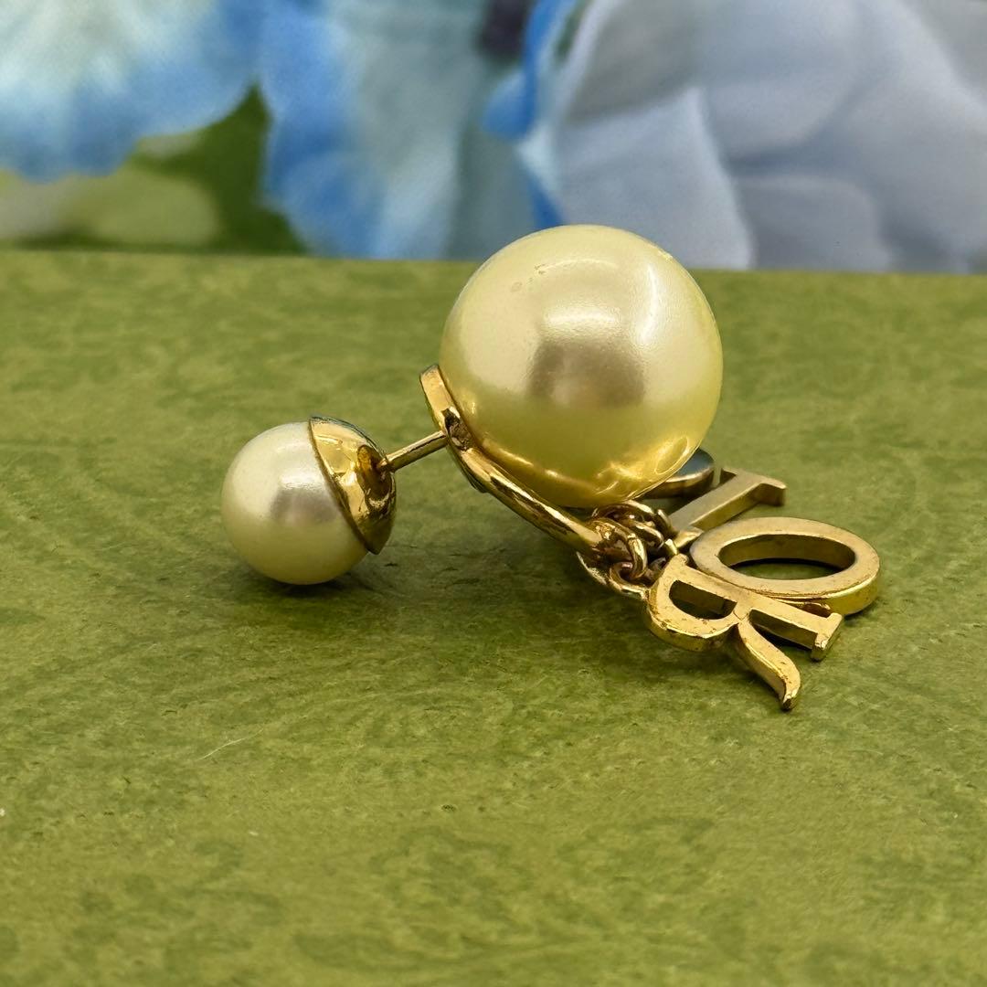 DIOR パール トライバル 片耳ピアス ラインストーン付き 070883