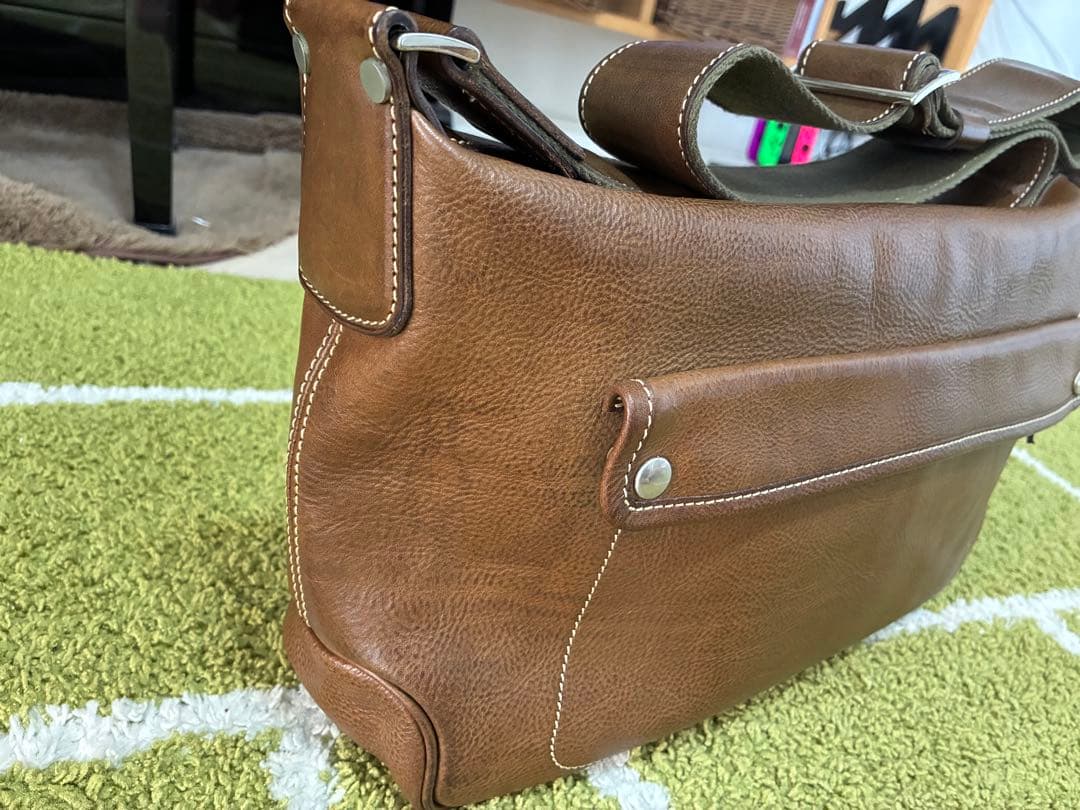 限定値引き！本日のみ！【ルボナー】パパスショルダー　グリージオ