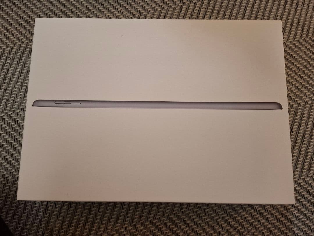 iPad 第6世代 9.7インチ Wi-Fiモデル 32GB MR7F2J/A