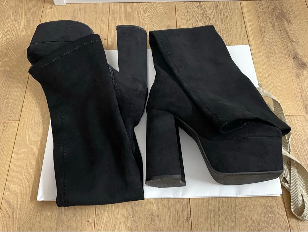 RESEXXYブラック スエード ニーハイブーツ