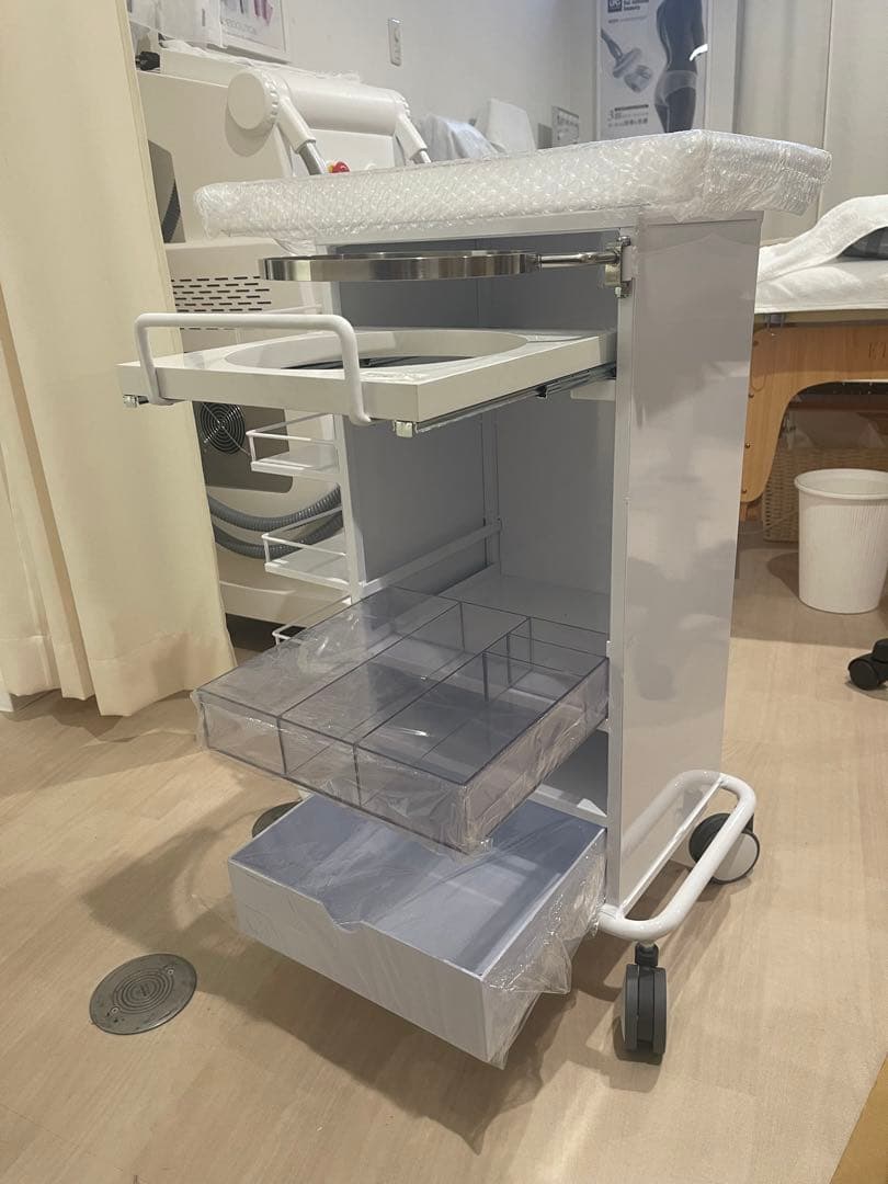 ウトワ　美容室用カート