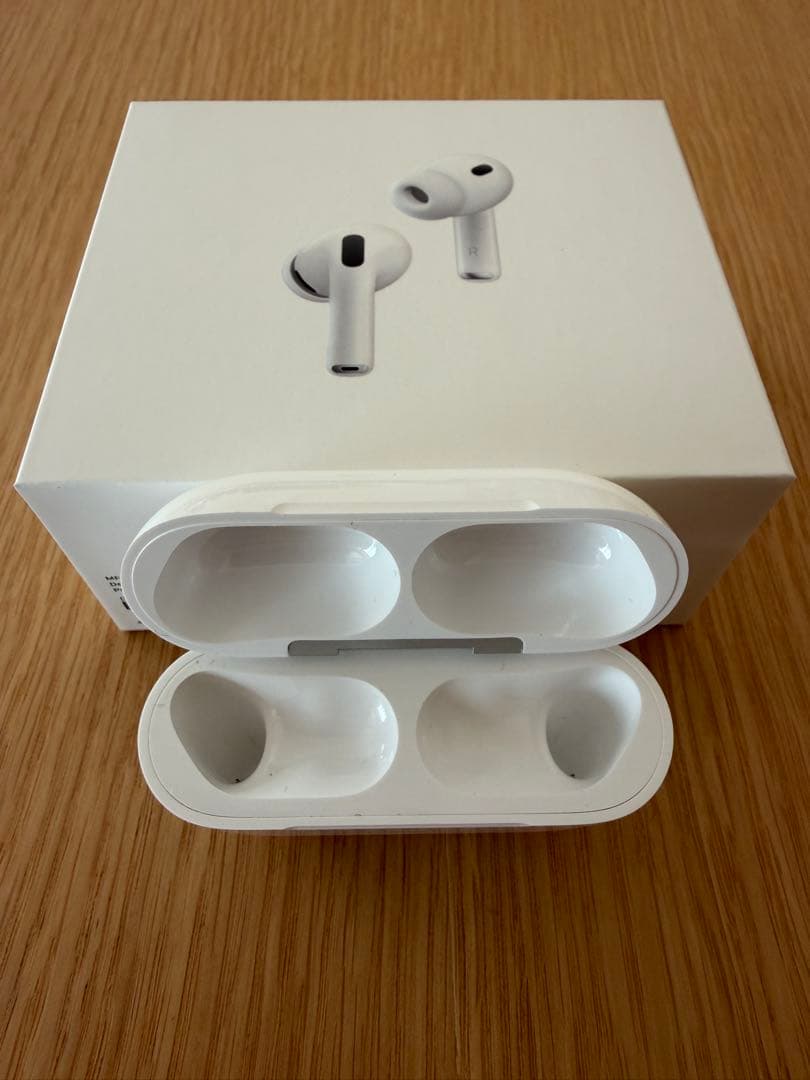 AirPods Pro 3 本体 (ESR保護ケース付)