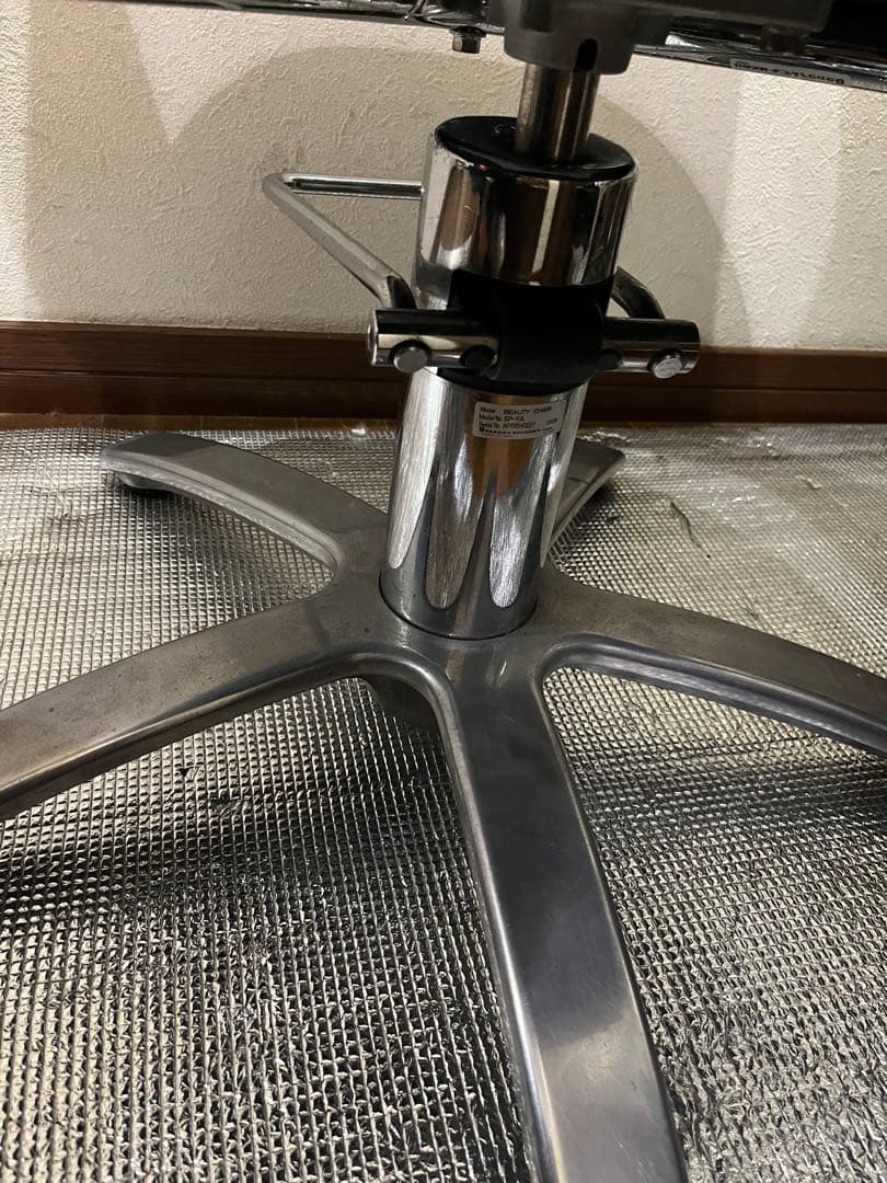 ヘアーサロン タカラベルモント カットチェアー