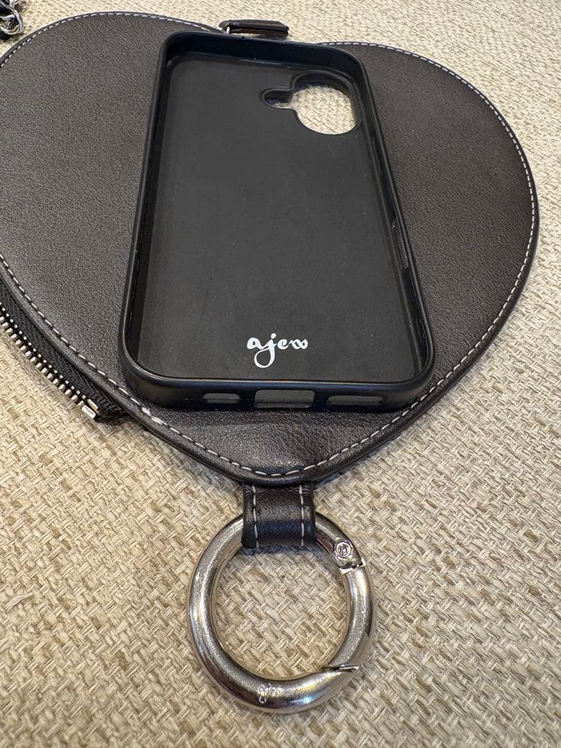 ajew ハート型 iPhone16ケース ブラック