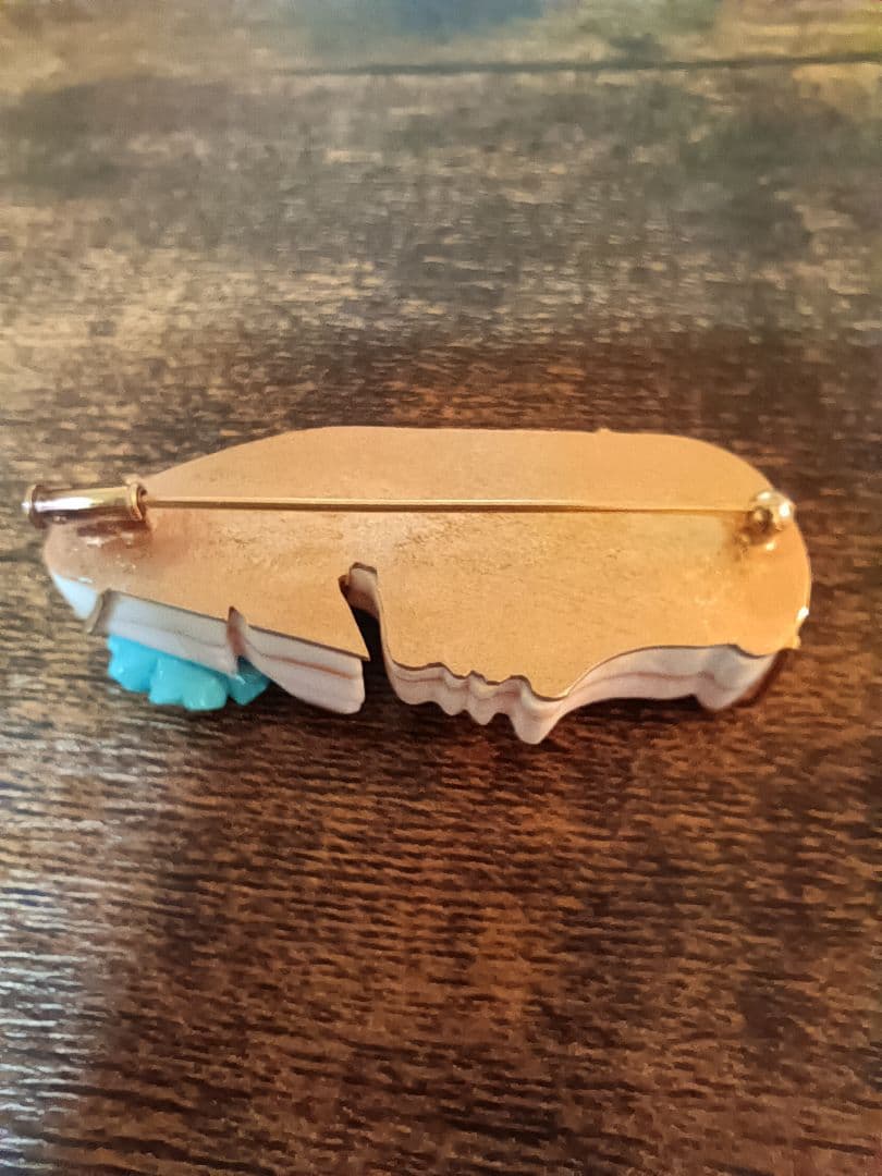 K18の女性横顔と花型ブルーストーン装飾ペンダント