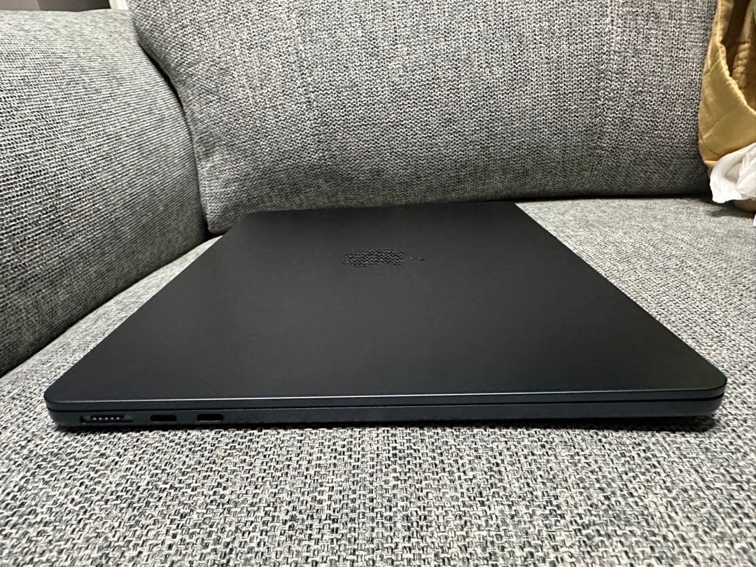 未使用に近い　バッテリー100%　MacBook Air M3 ミッド