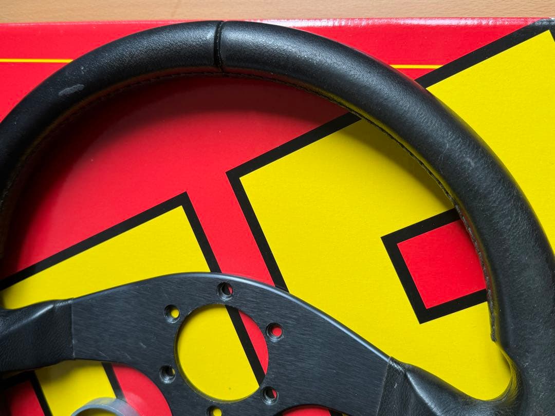 【中古】momo CORSE 35Φステアリングホイール 本体 黒 ホーン 外箱