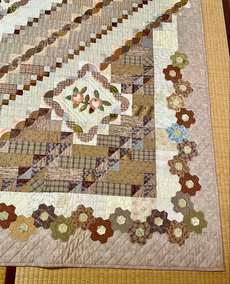 パッチワークキルト　タペストリー　ベッドカバーサイズ