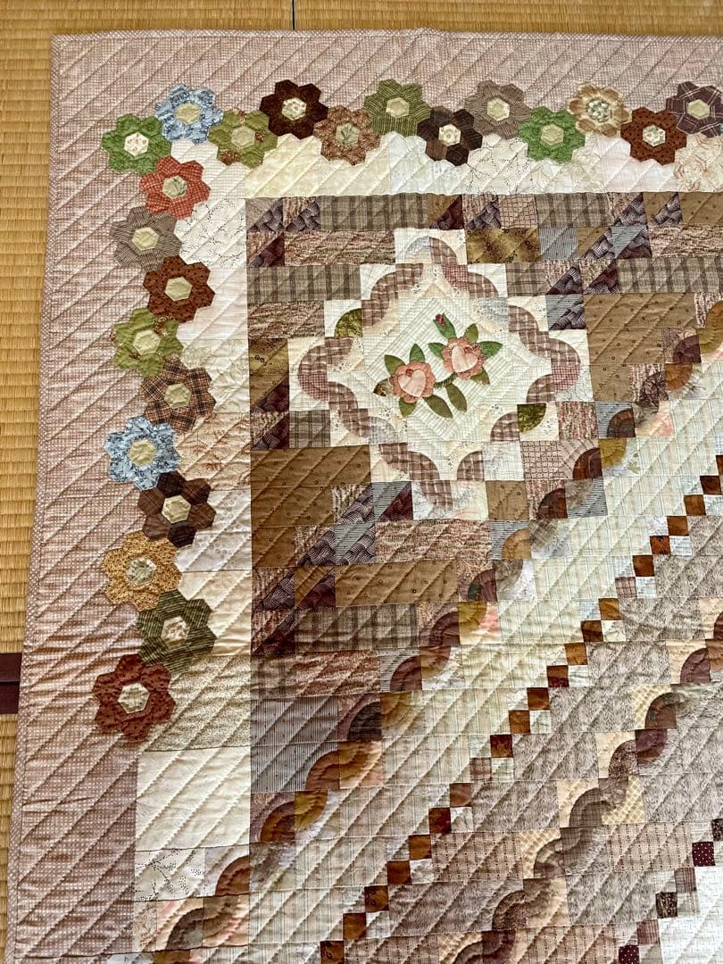 パッチワークキルト　タペストリー　ベッドカバーサイズ