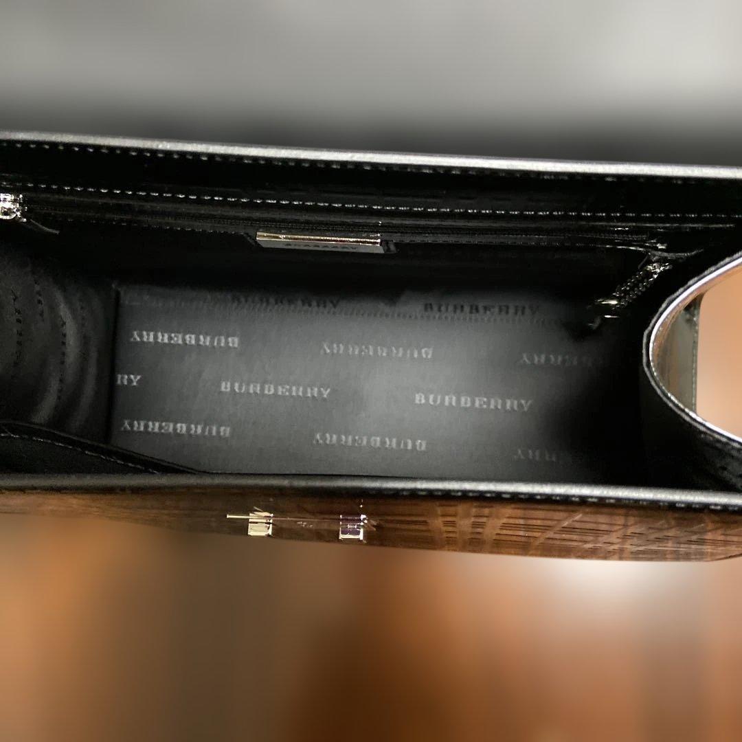 本日限定　新品　未使用品　バーバリー エナメル　黒　ハンドバッグ