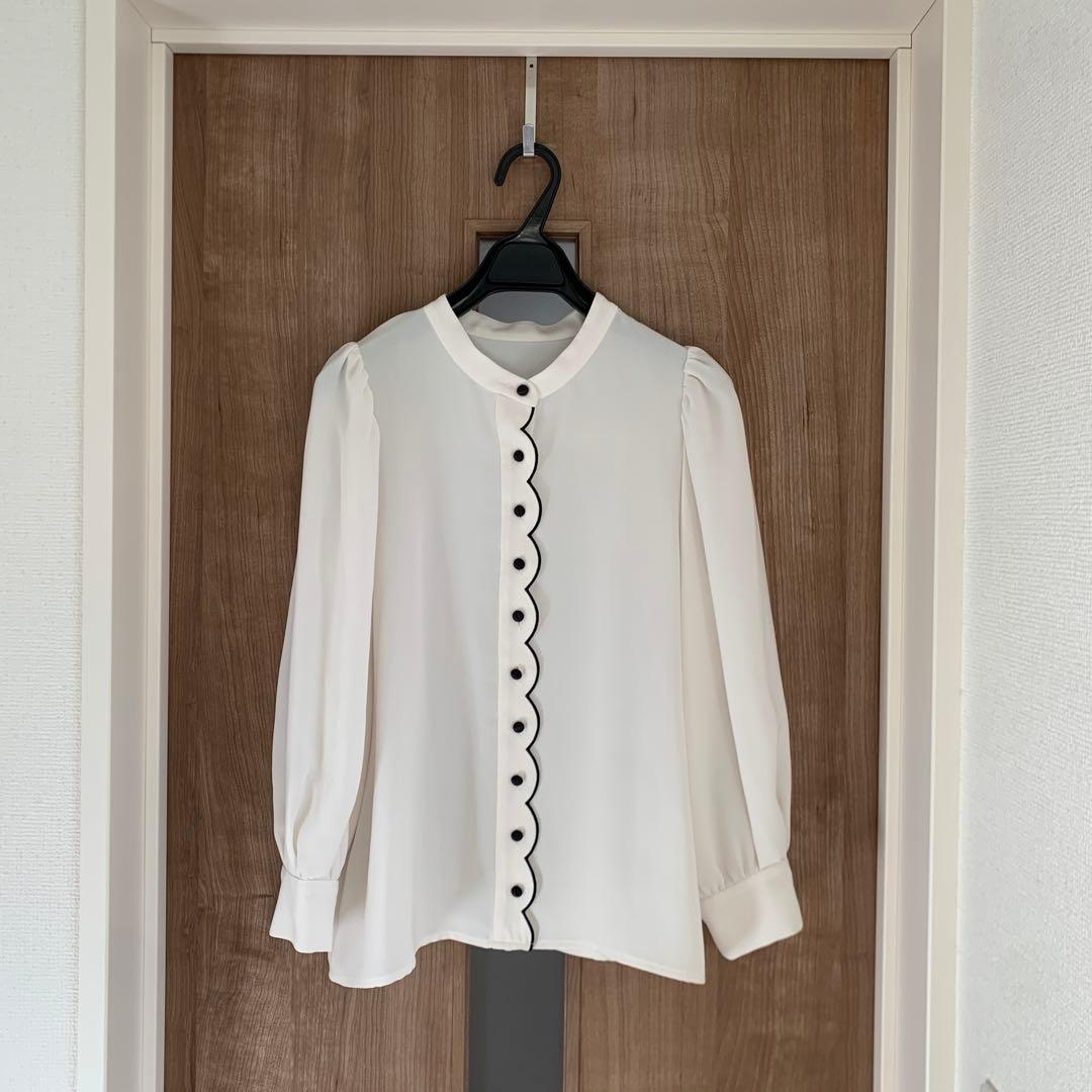 ラブティックボンボン★スカラップ刺繍ブラウス