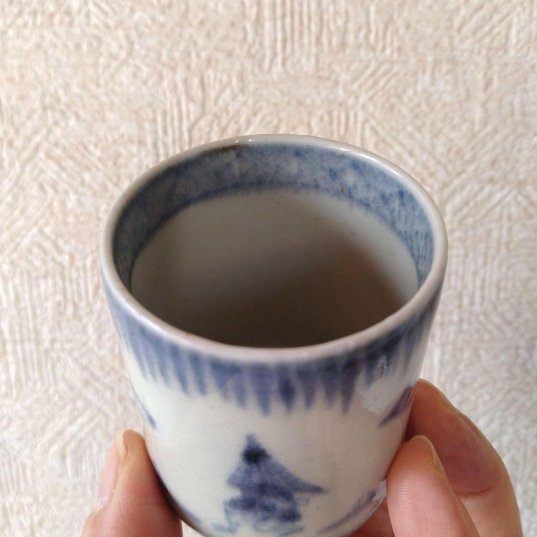 古伊万里染付雨降り番傘人物図覗き猪口