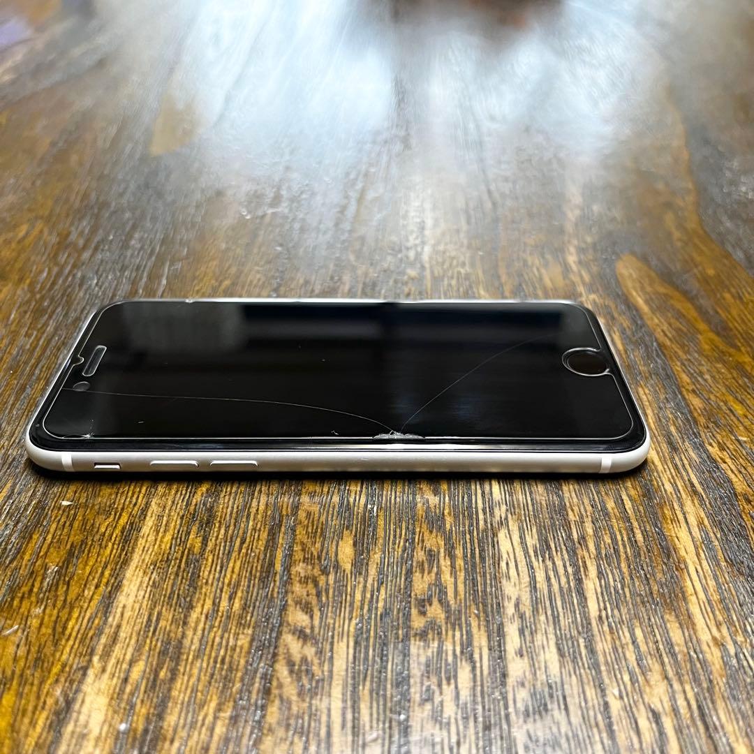 【上美品☆】iPhoneSE 第2世代 本体 white 64GB SIMフリー