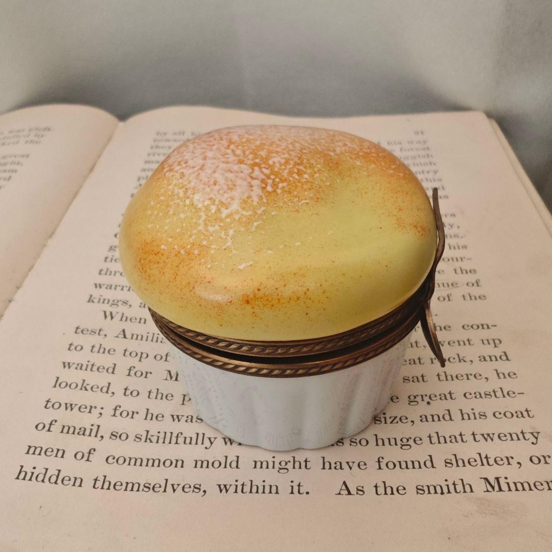 リモージュボックス　マフィン①　ふんわりカップケーキミニチュア　陶器　フランス製