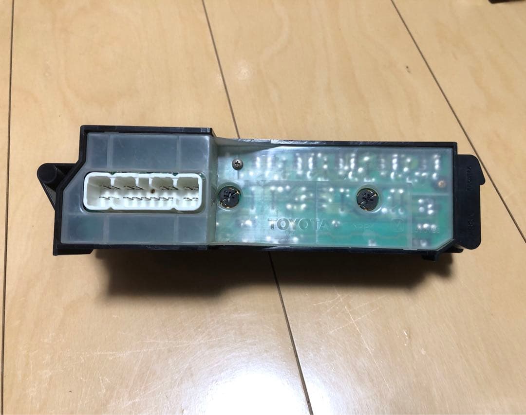 ぴ*ぶ様 純正　ハイラックスサーフ　180系　エアコンスイッチ　エアコンパネル