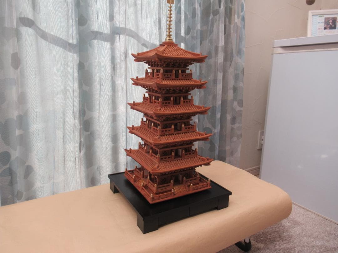 【修理品】五重塔模型　　大きさ：幅約２２×奥行２２×高さ６０ｃｍ　縮尺約１／５０