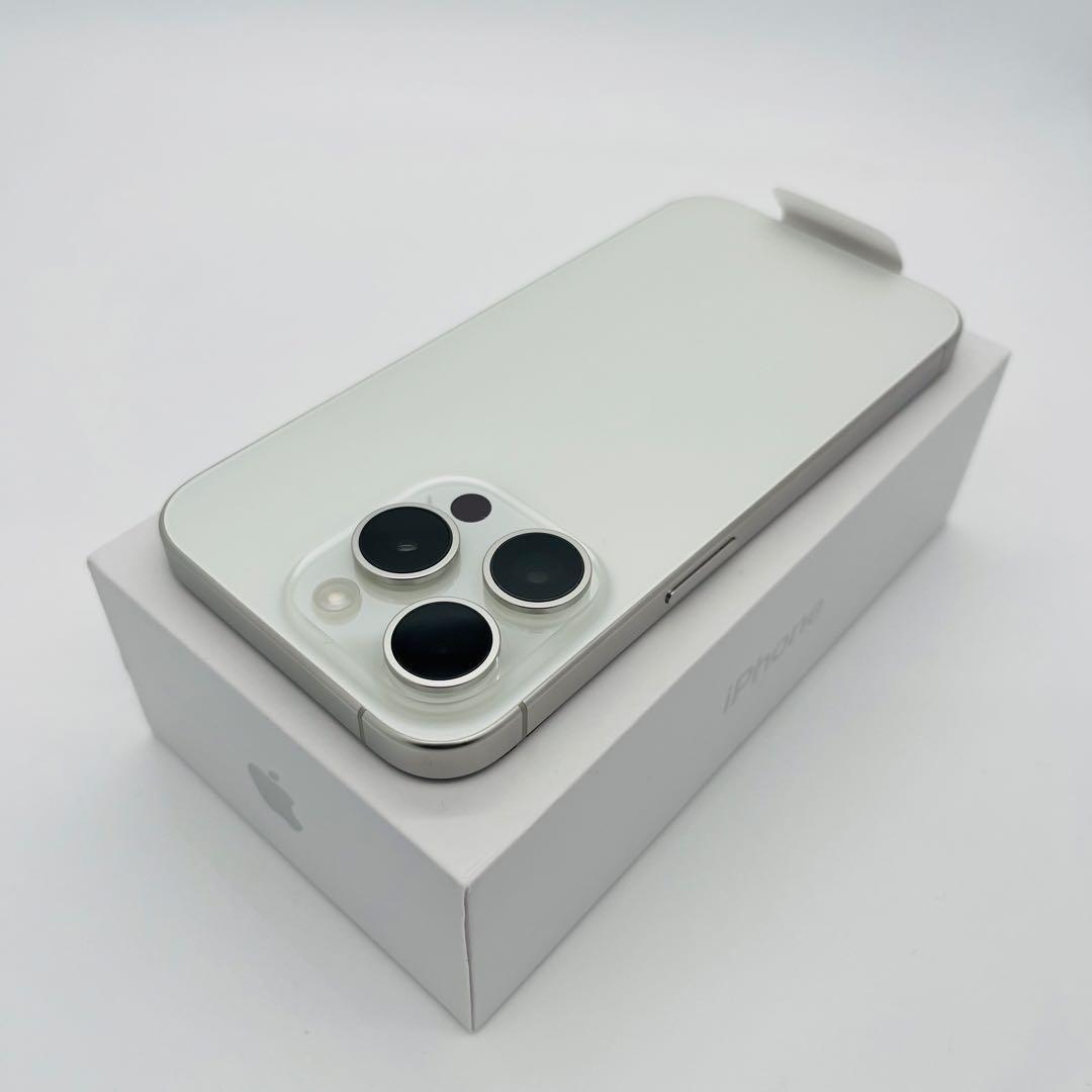 未使用　iPhone 15 Pro 128 GB SIMフリー　ホワイト　本体
