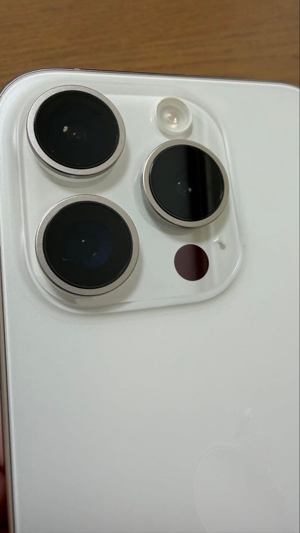 iPhone 15 Pro, White Titanium, 256GB 本体