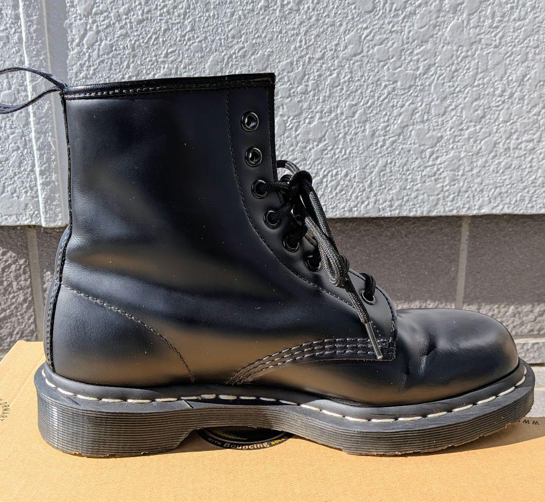 ドクターマーチン 1460 ホワイトステ ッチ 8ホール UK7