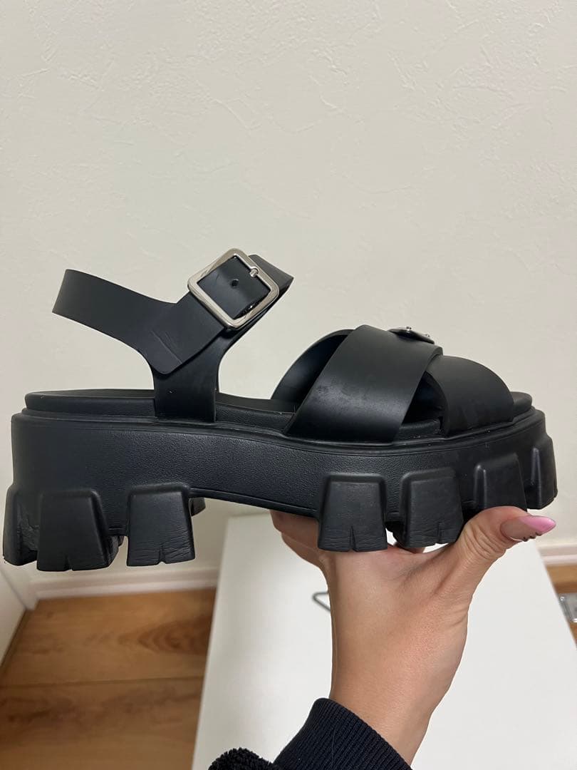 PRADA モノリス ラバーサンダル