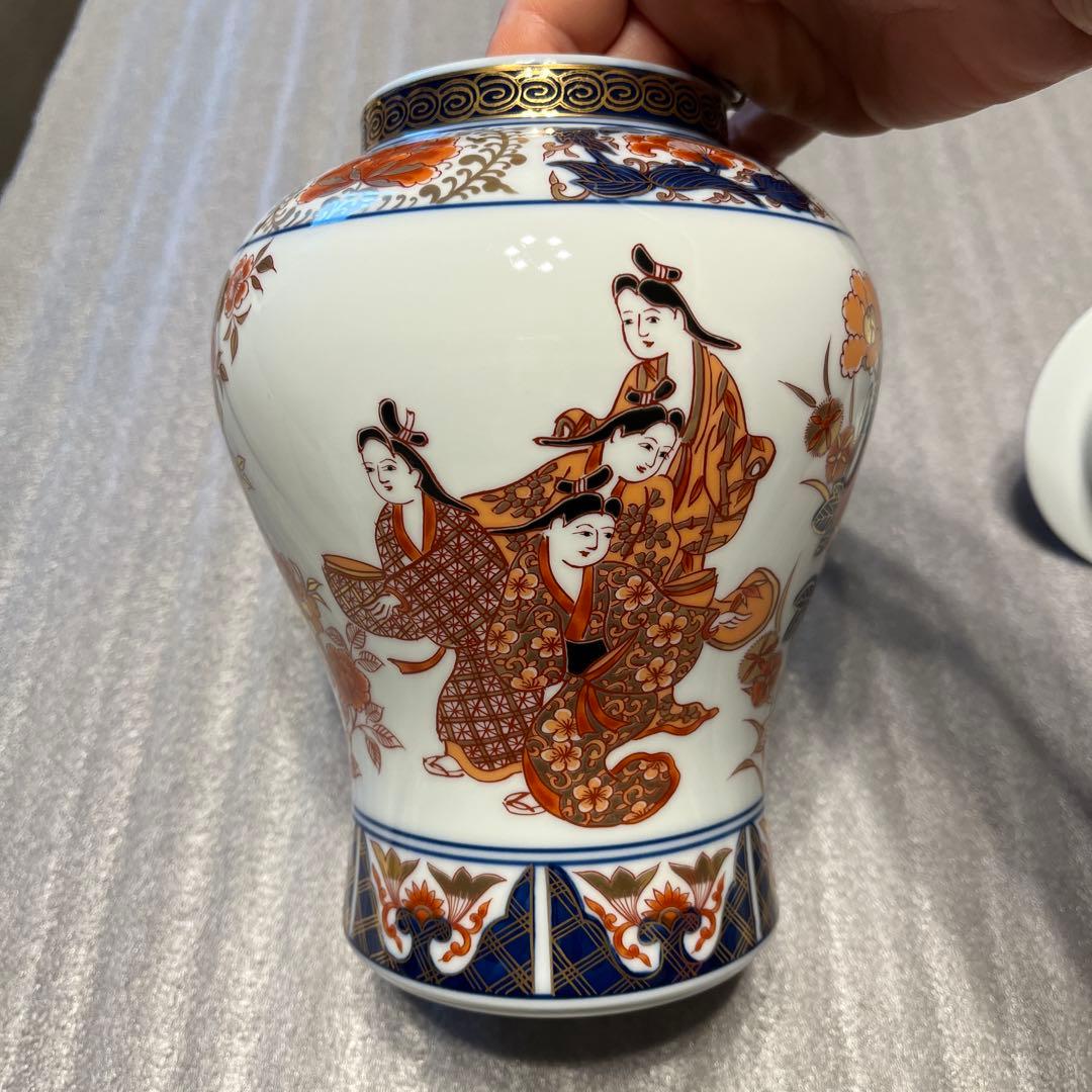 有田焼　哲山作　壺（高さ25センチ）