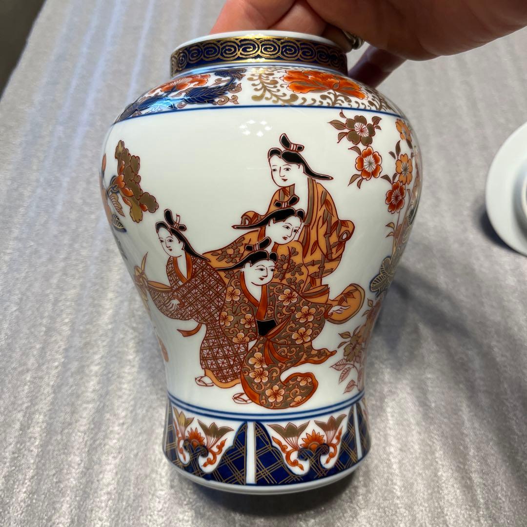 有田焼　哲山作　壺（高さ25センチ）