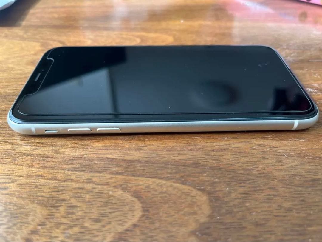 iPhone 11 64G ホワイト 本体