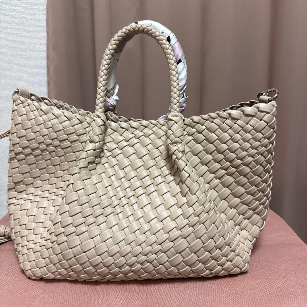 ダイアナ　ベージュ 編み込みレザー トートバッグ