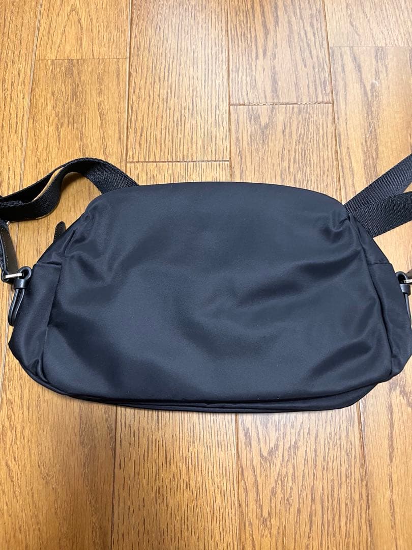 アニエス・ベー　ショルダーバッグ　ブラック