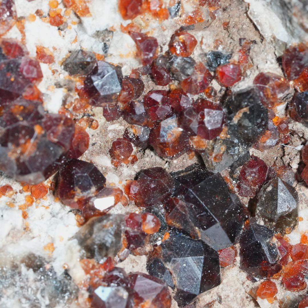 【結晶美】ガーネット、スモーキークォーツの共生 55×42×30mm