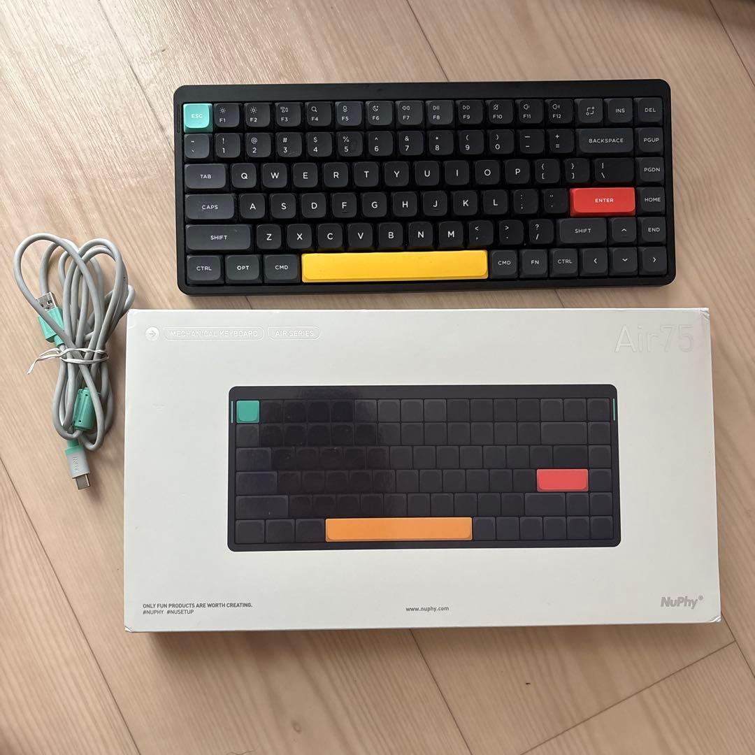 NuPhy Air75 ブラック キーボード 本体　キーボードケース付き