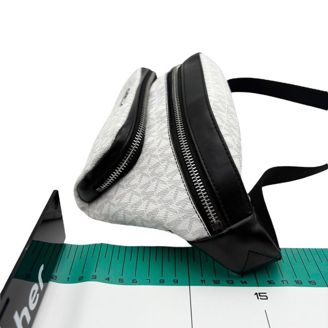 極美品 マイケルコース　クーパー ボディバッグ MK シグネチャー　ホワイト