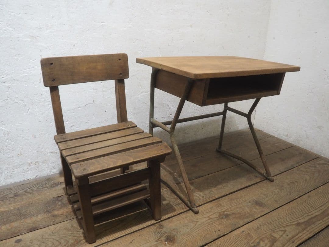 1324 ②ヴィンテージ　レトロな学校机と椅子　テーブル　イス　古家具　子供用