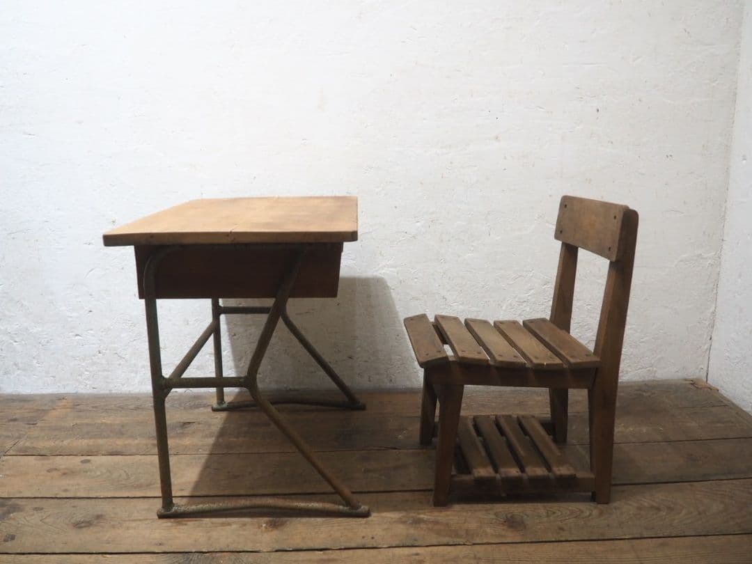 1324 ②ヴィンテージ　レトロな学校机と椅子　テーブル　イス　古家具　子供用