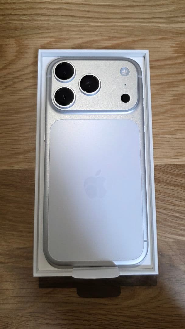 ほぼ新品 iPhone17 Pro 256GB シルバー SIMフリー