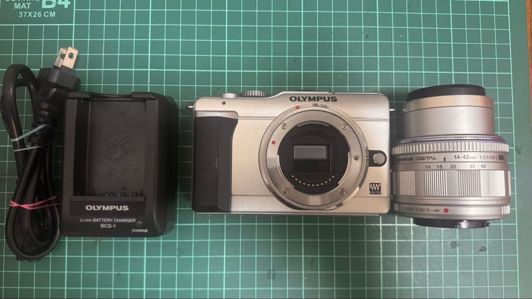 OLYMPUS PEN E-PL1ミラーレス カメラ ボディー