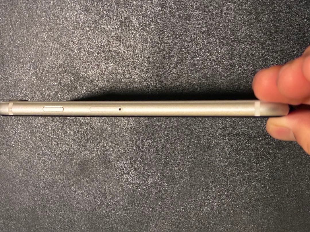 iPhone se2 本体 バッテリー最大容量83% SIMフリー