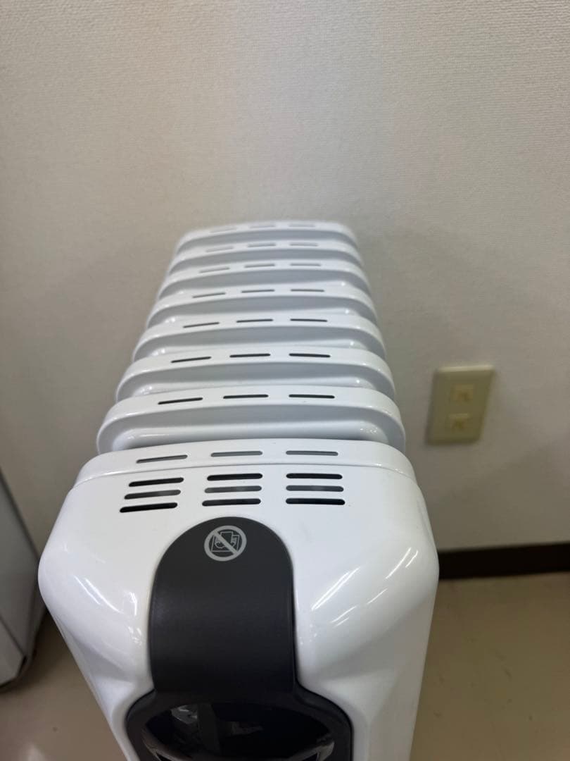 デロンギ アミカルド オイルヒーター　RHJ35M0812-DG