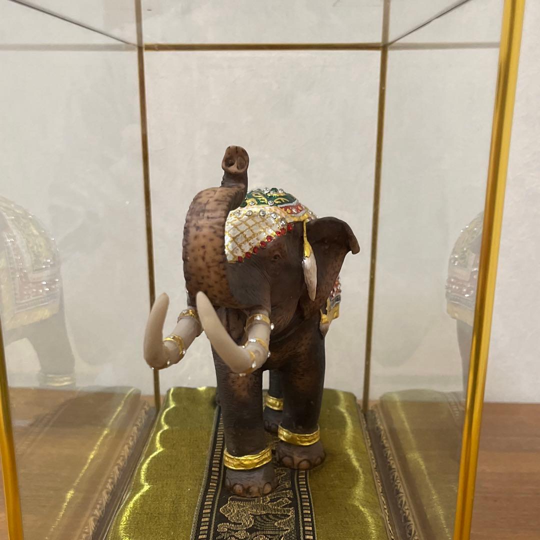 タイ　象の彫刻（ケース付き）