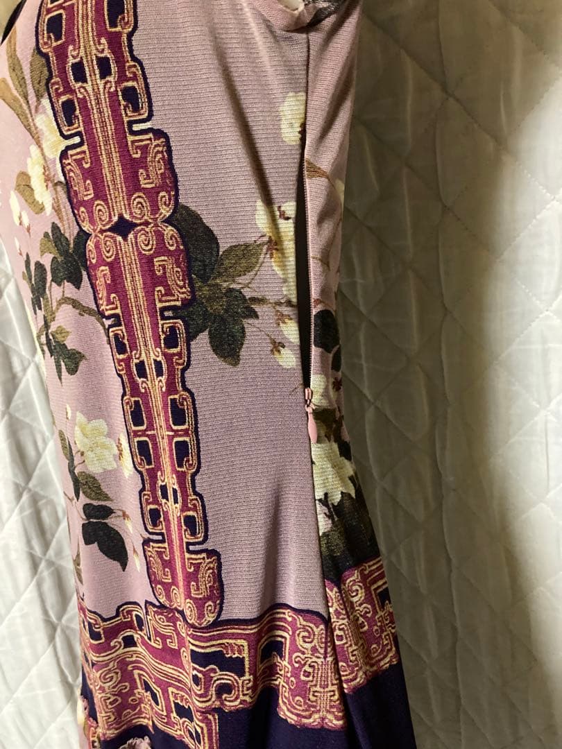 VIVIENNETAM ヴィヴィアンタム　ラティスペオニー柄短冊ワンピース