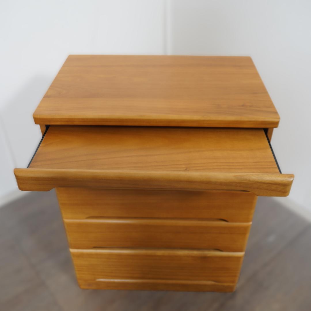 【新品】モダンな仏壇チェスト　リビングにも置ける　 アウトレット