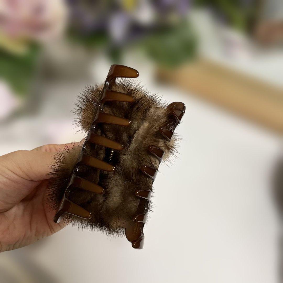 あき　　アレクサンドル・ドゥ・パリ ファー付きヘアクリップ