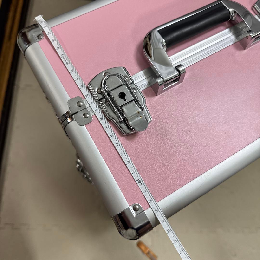 ネイル、メイク、キャスター付きケース