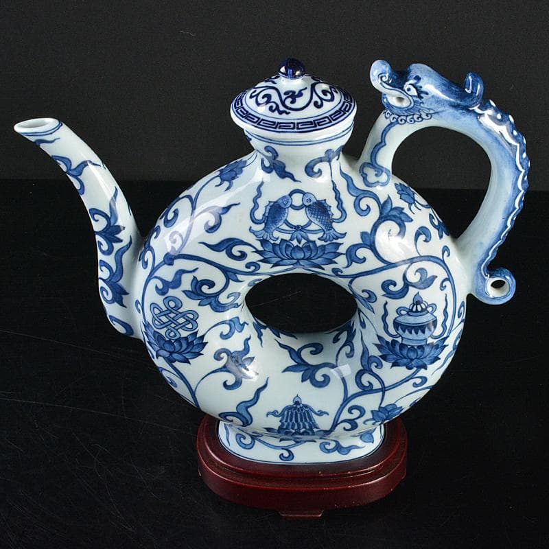 中国　大明成化年製　故宮博物院模造　青花　唐草文　龍持ち手　水注　VR7102B