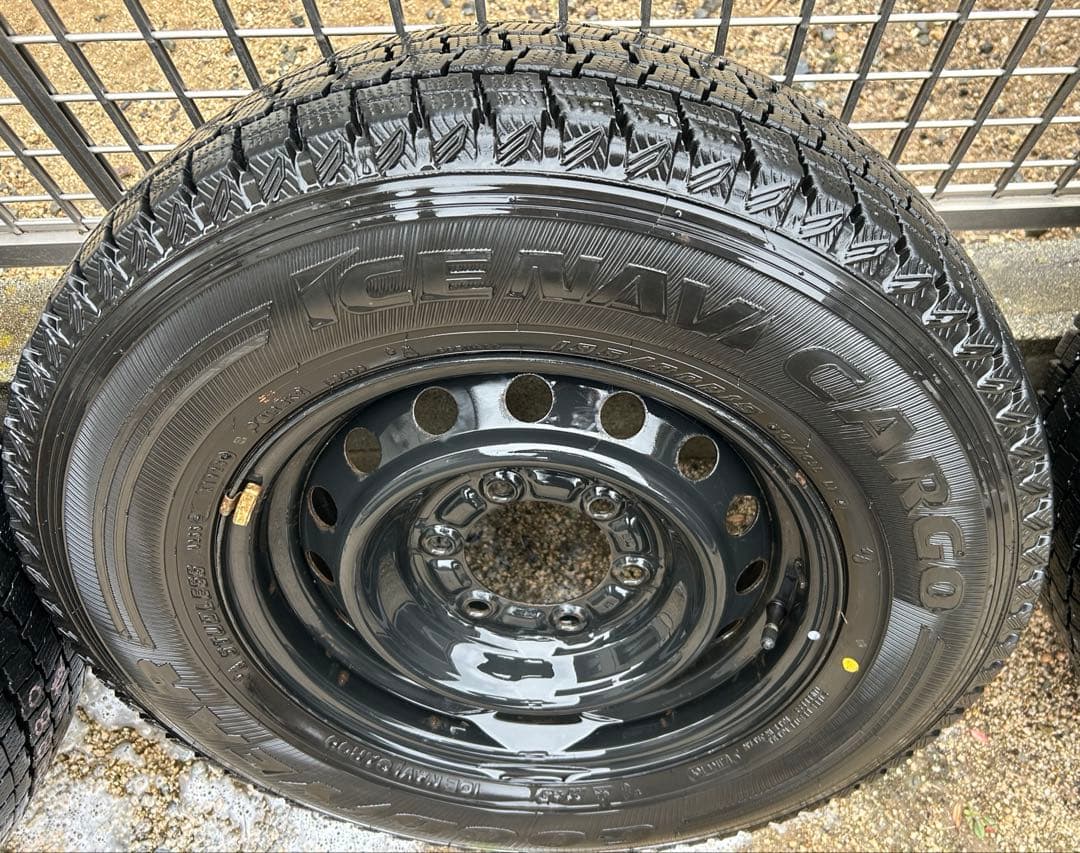 【送料込】スタッドレス ハイエース用 状態良好15インチ ホイール付4本セット！