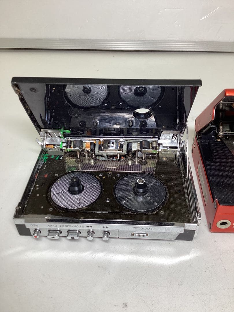 ぱ*ん様 ジャンク　SONY WALKMAN まとめて２点